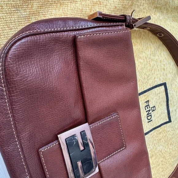 RARE FENDI Chestnut Leather Baguette with Black Marbled FF Rose Gold Buckle - Picture 4 of 7